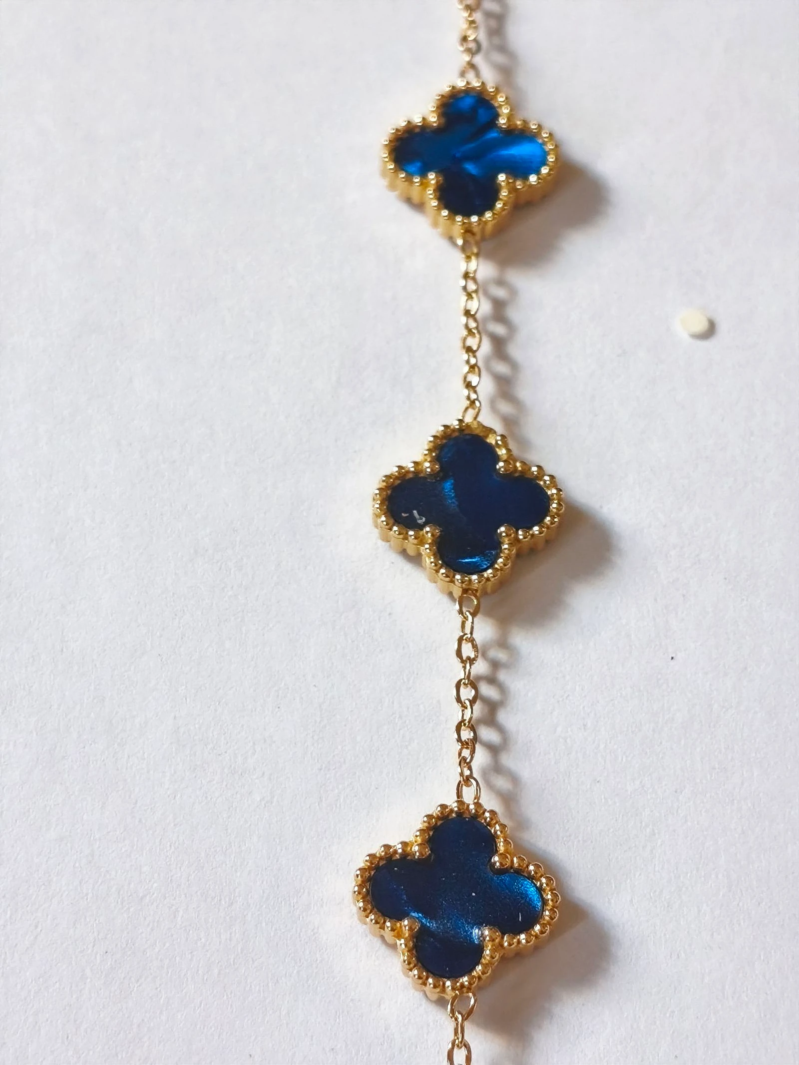Set met ketting, armband en oorbellen van trebol blauw verlicht met onveranderlijke gouden ketting – photo 9